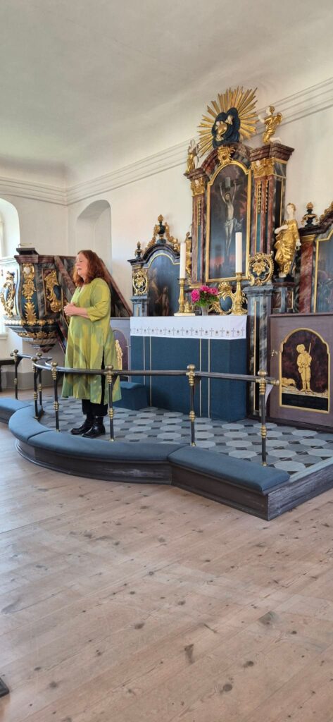 Gæstefortæller Lilian Kingo fra Ry Fortællekreds er sammen med Randers Fortællerne Lisbeth Nielsen, Søren Erik Nissen, Bjarne Jensen og Ann-Louise Lauridsen